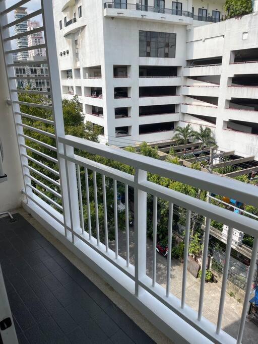 Delightful Condo In Central Location At Sukhumvit 49 Bangkok Exterior foto